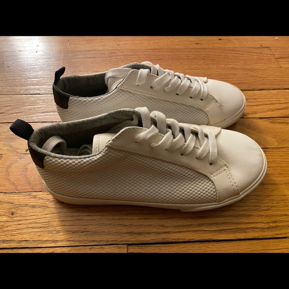 GAP White Sneakers (US Kids 3) - NWOT - Picture 2 of 3